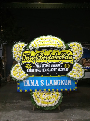 Papan Bunga Duka di Lape